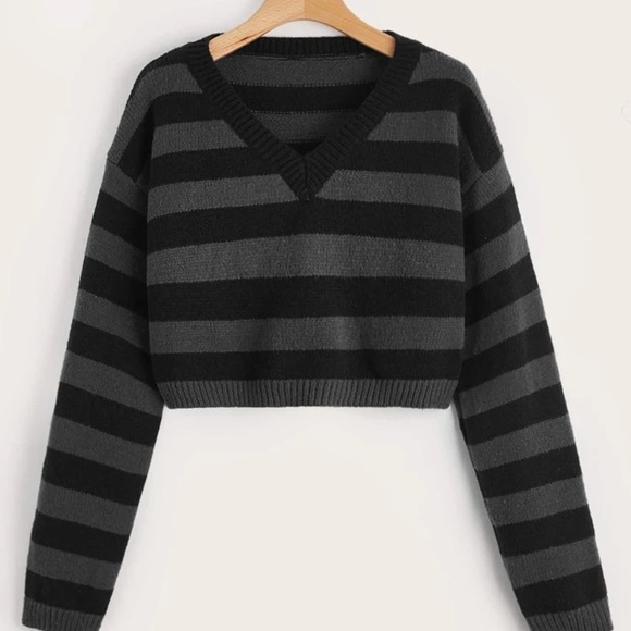 ROMWE Sweaters - ROMWE Grunge striped V neck cropped sweater SIZE SMALL